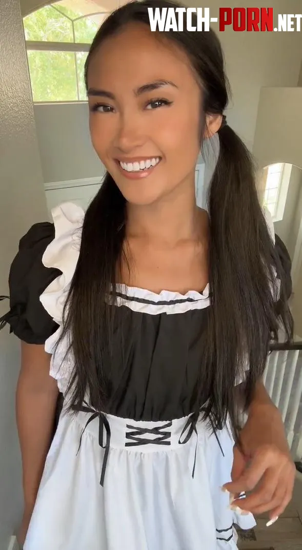This maid girl needs ur attention3n by sunshinemaidxo