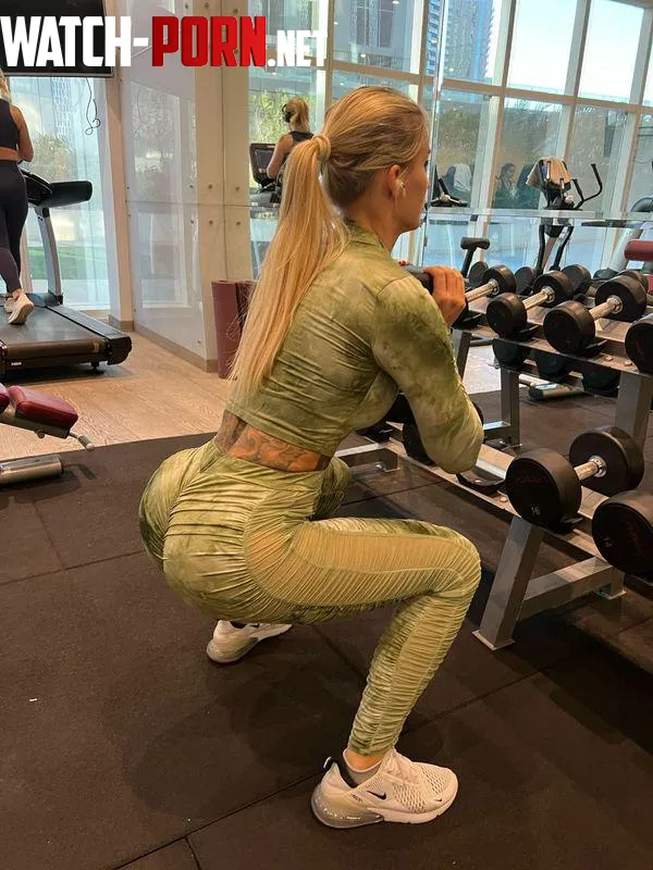 Cant skip squats today at the gym by Jill-H008