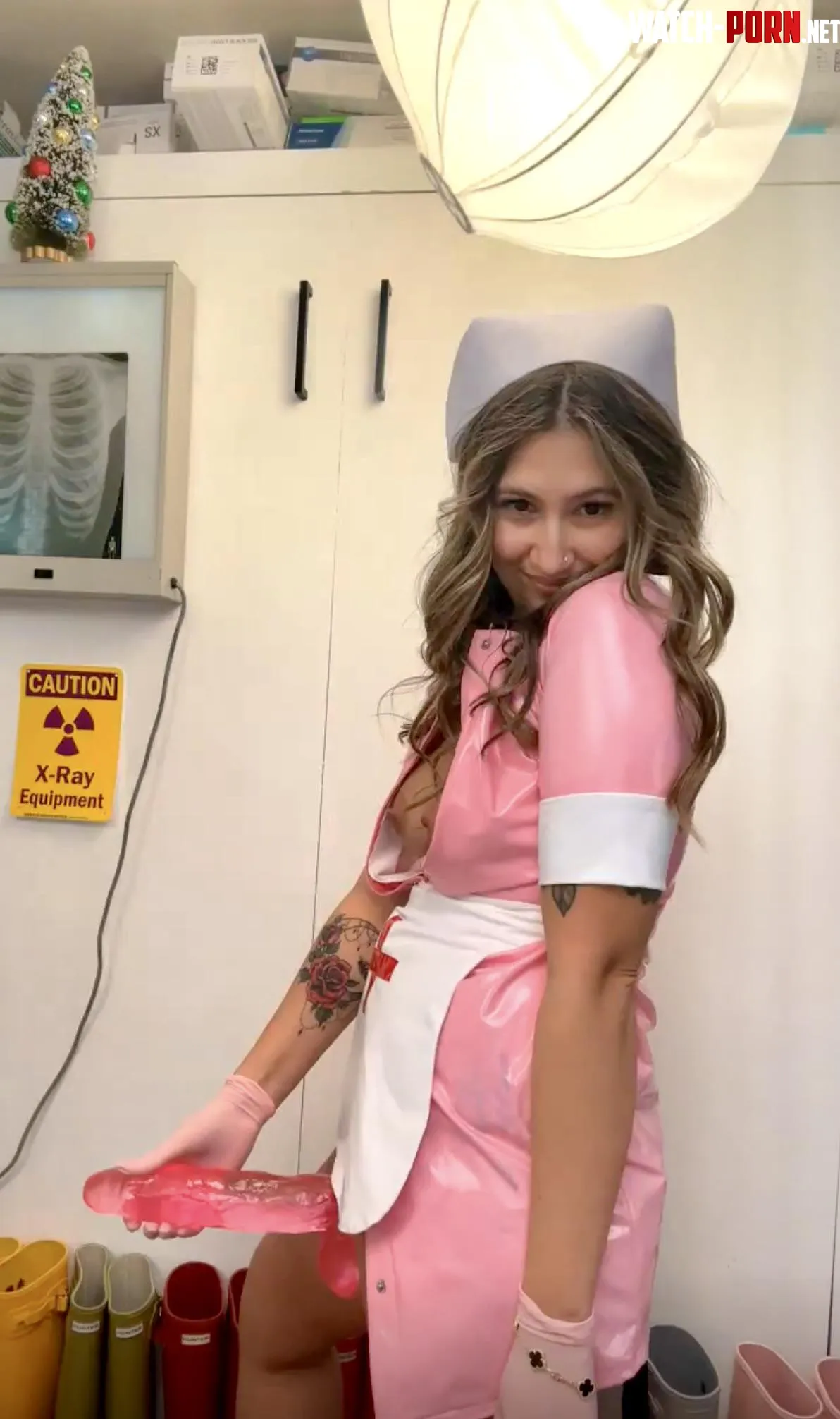 Your nurse knows how to make you feel better  by Lunarose9292