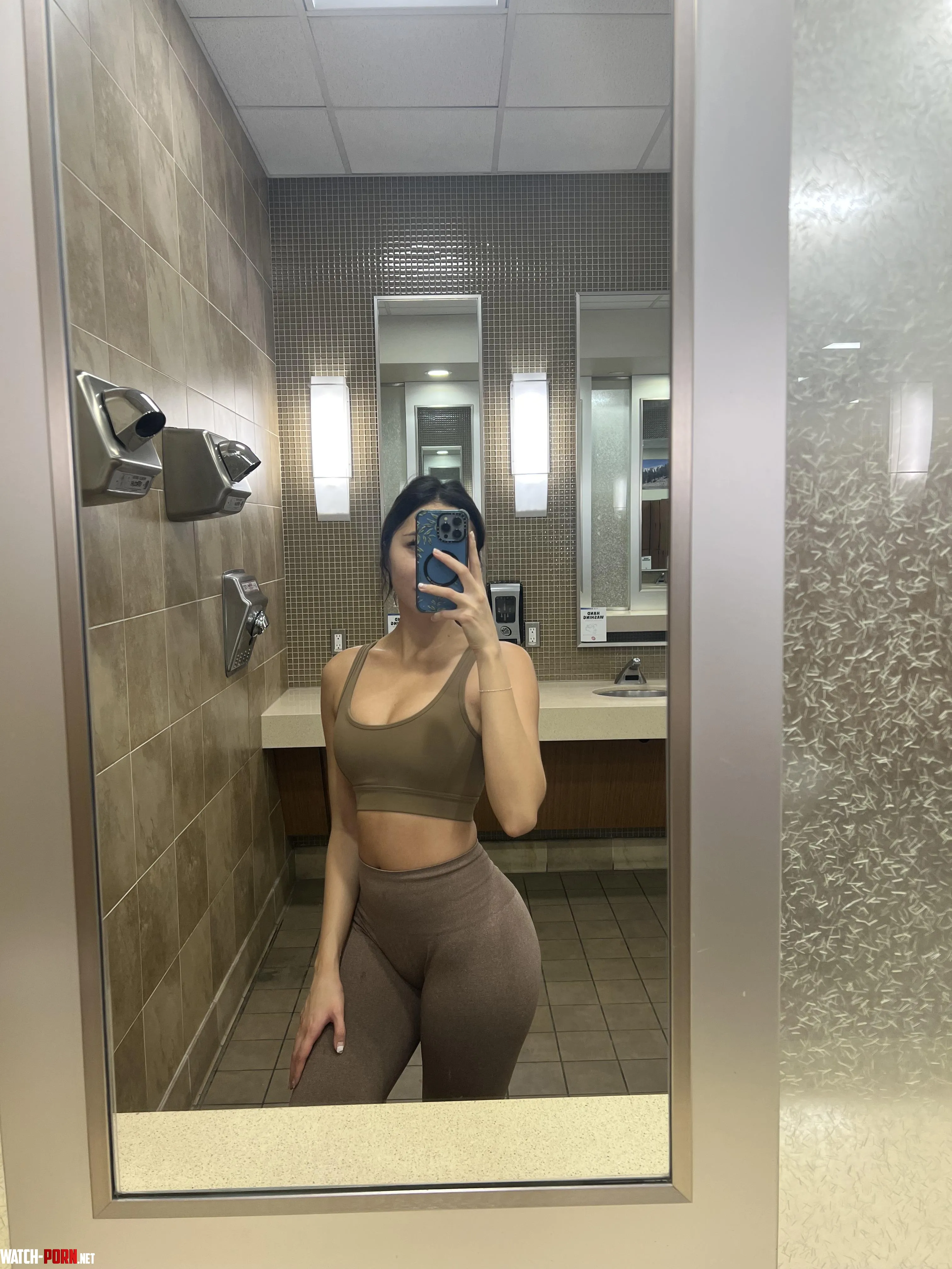 if I was your gym crush would you let me squat on your face by hllokitt