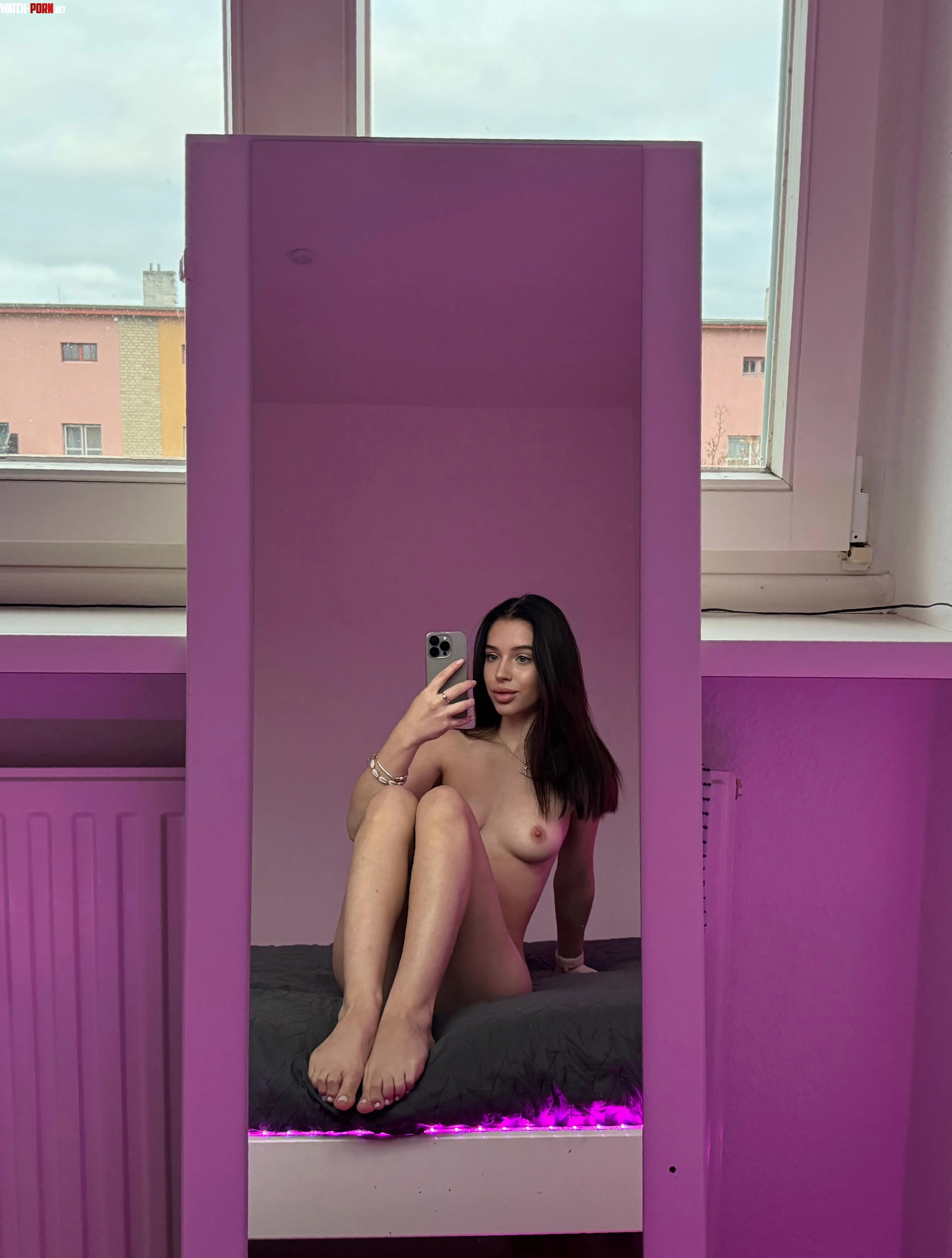 Taking naked photos for you is a pleasure by LuxuriousMuse
