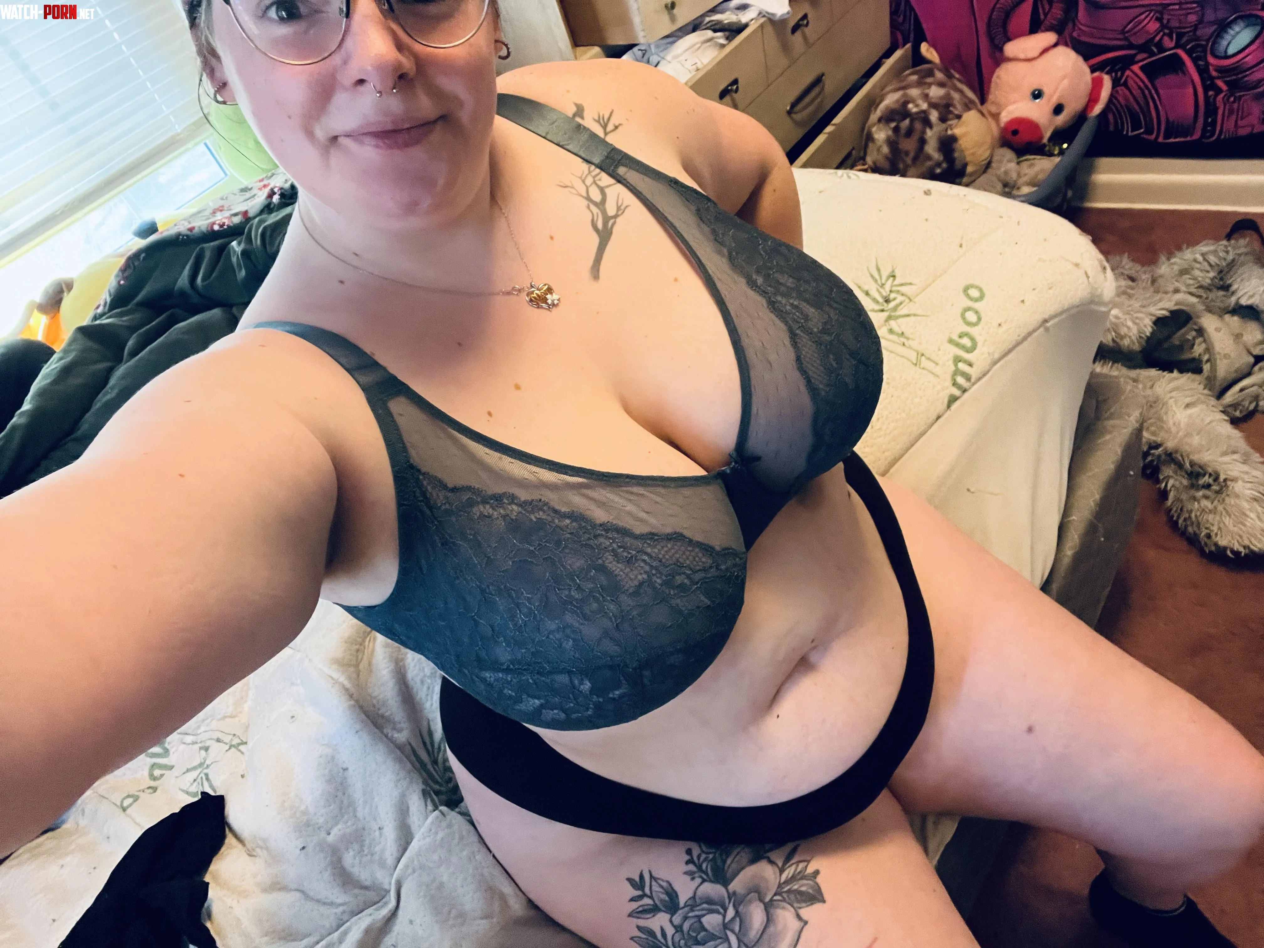 Want me to sit on your face with these thick thighs by hannah_booth02