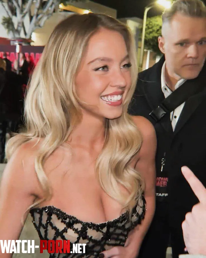Sydney Sweeney  by Nekohr