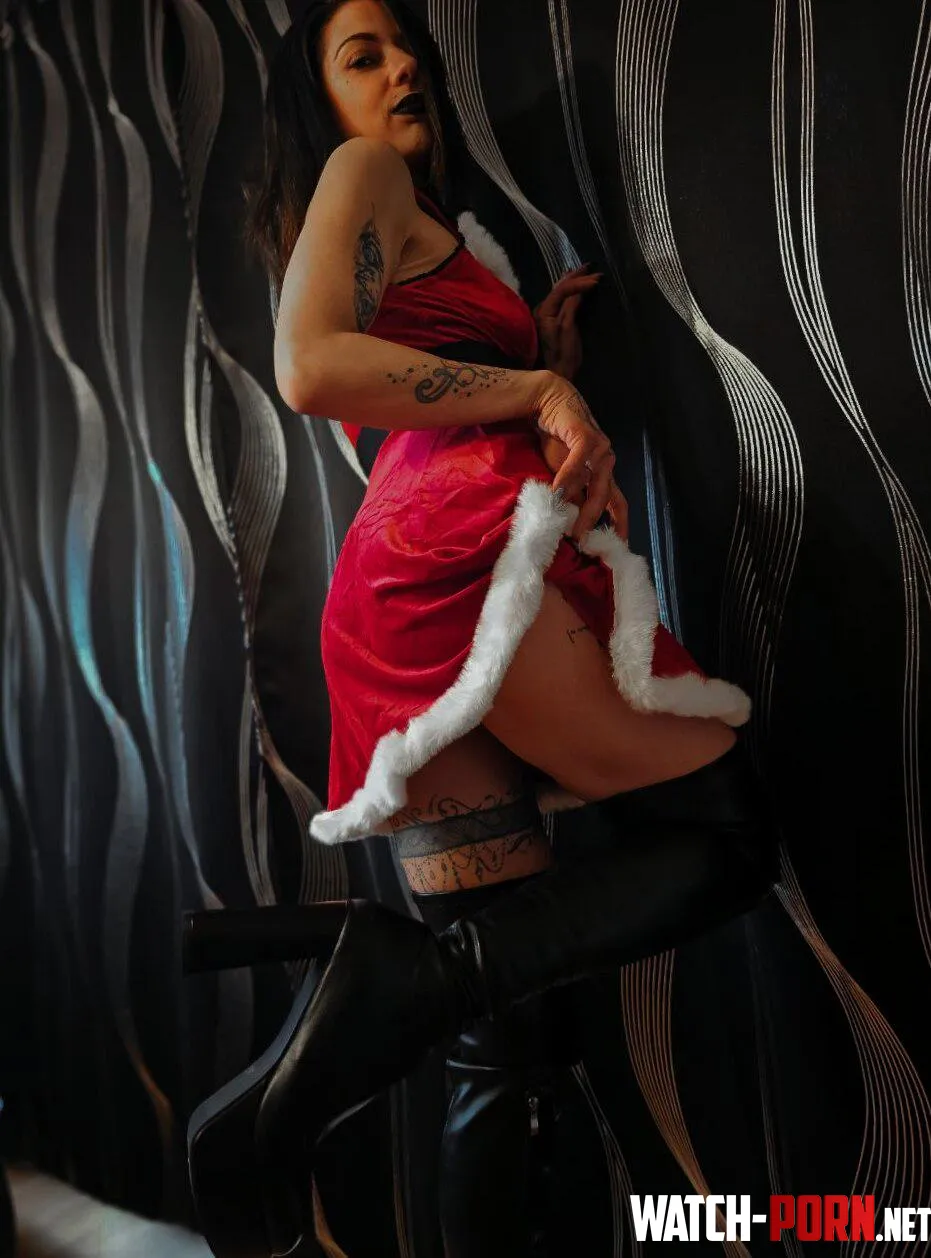 Goth Girl Seeking a Secret Weekend Encounter by jennyjen_wildfire
