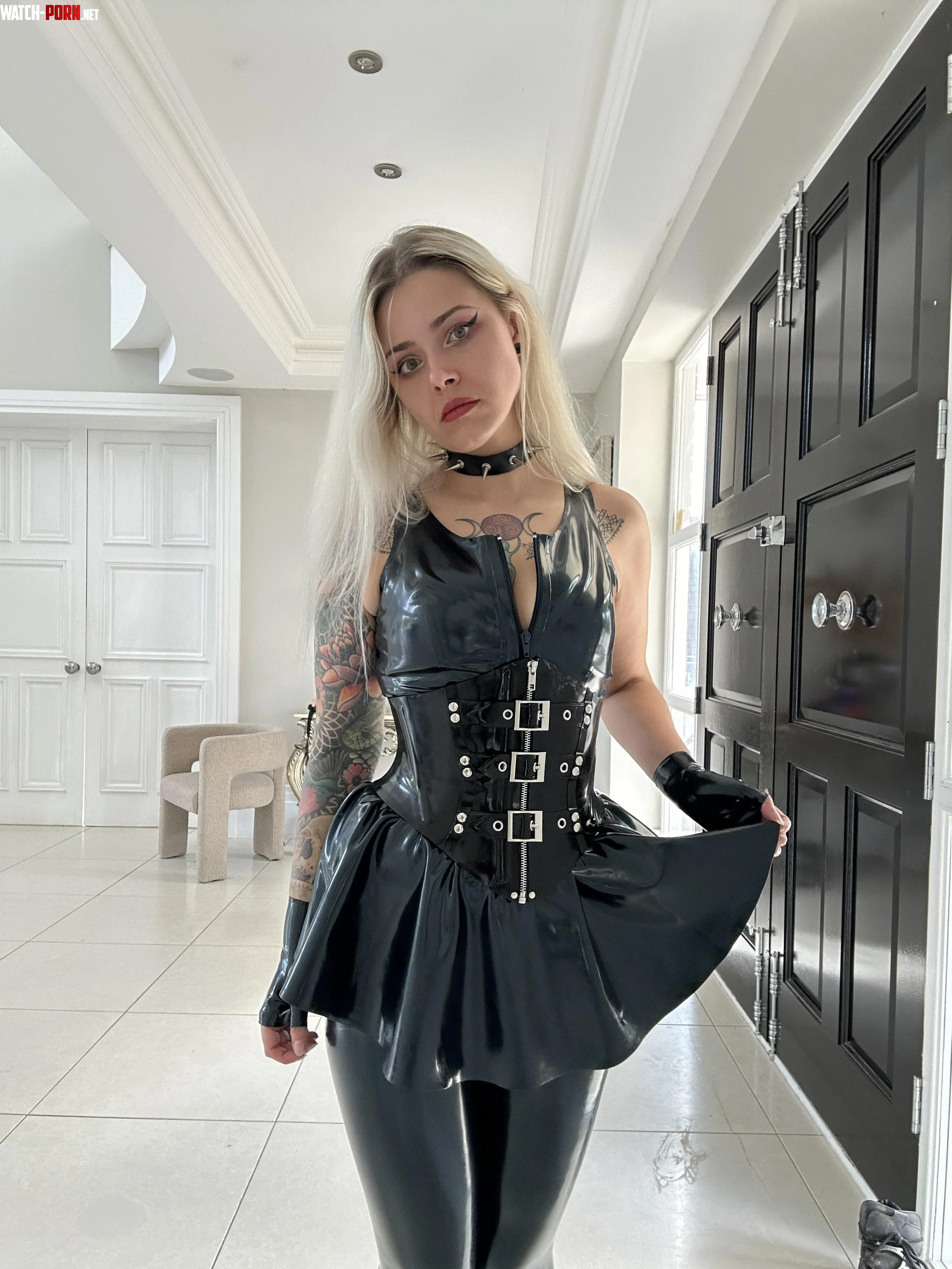 waiting to be shined by MistressMercyxoxalt