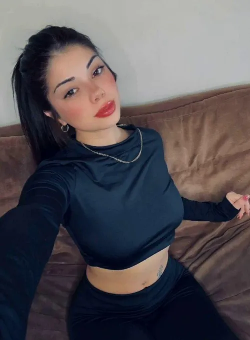 Thumbnail animeebaddie: Flaunting Confidence and Beauty in Short Tops
