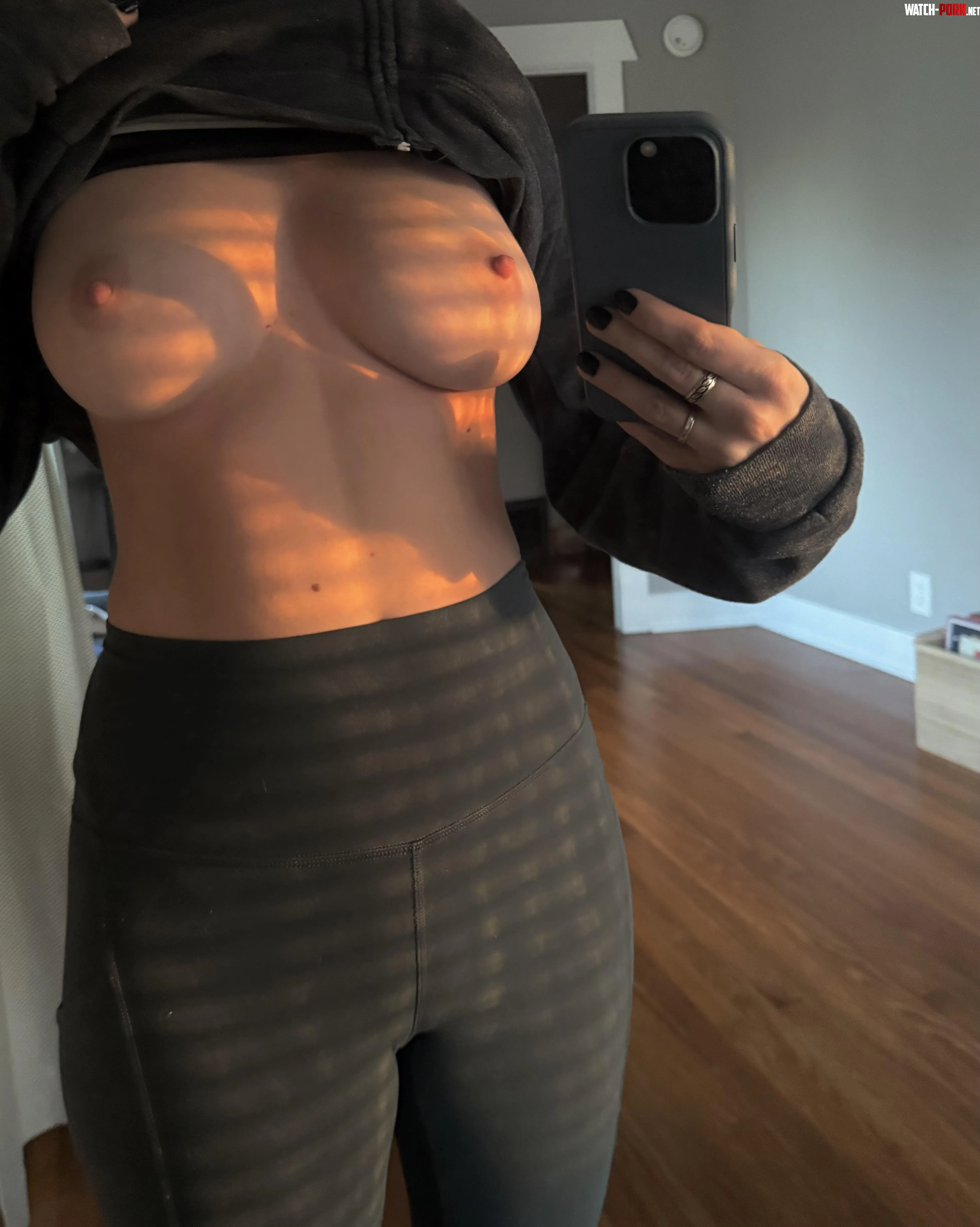 I wouldnt mind if you covered them in cum by SmashingSadie