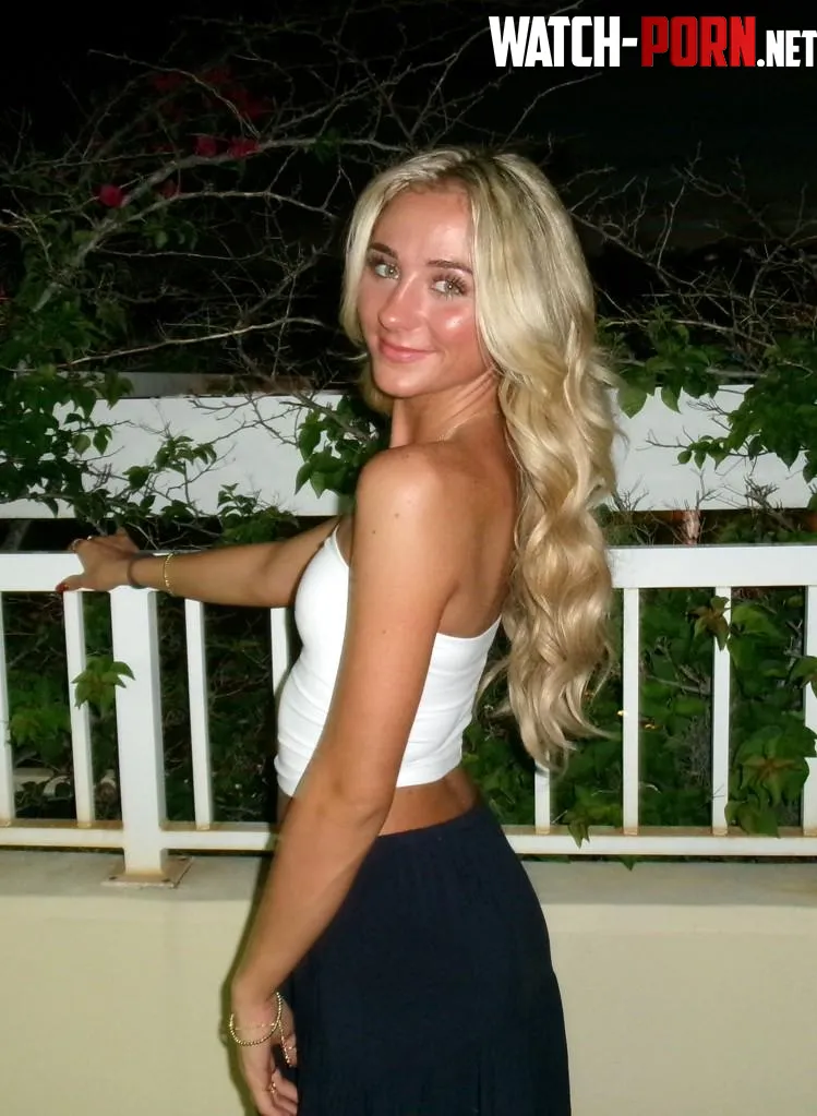 classy and pretty loving my hair as well  by kambabyxx