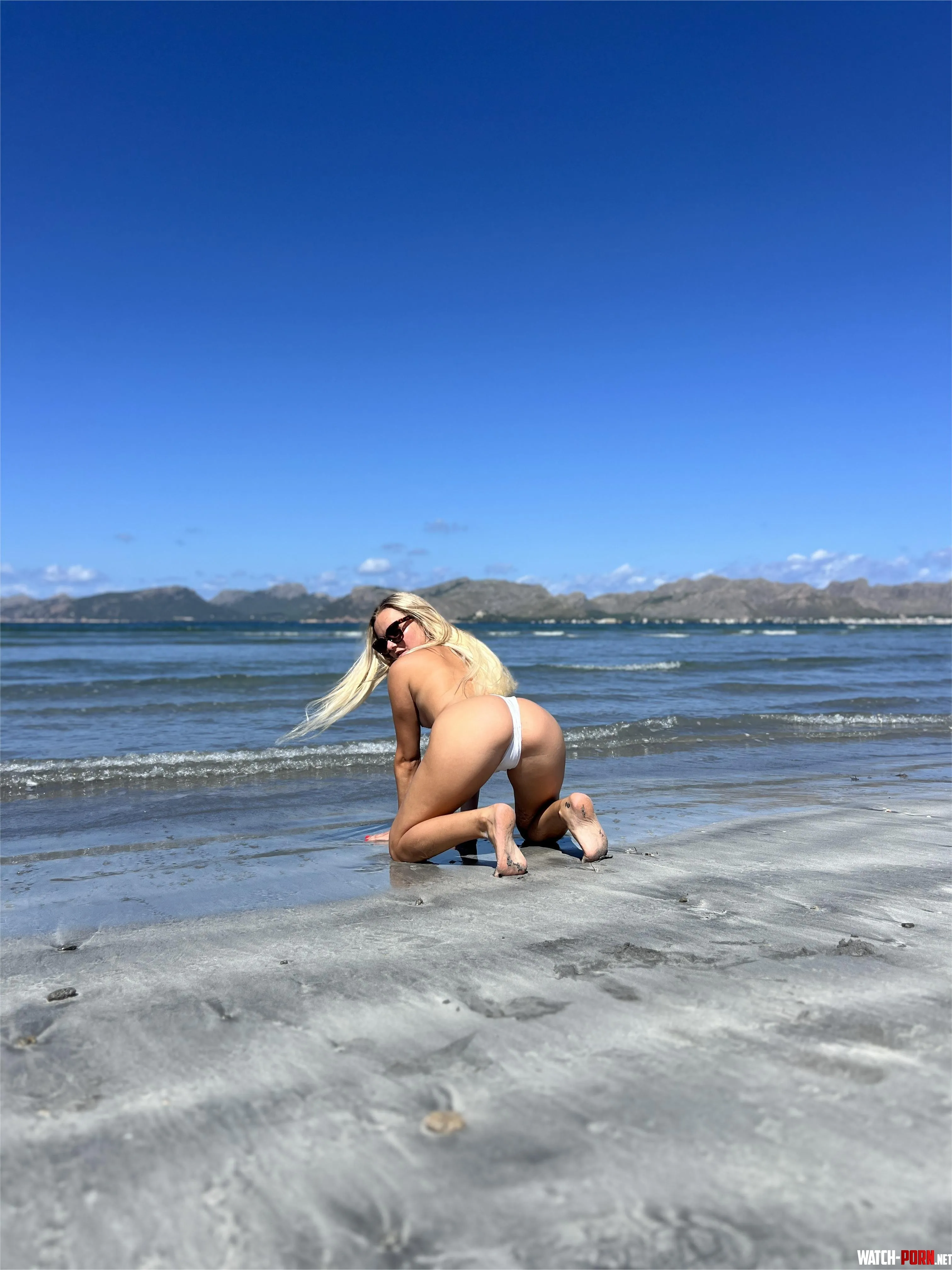 When the beach is your playground by rainbowsweetyy
