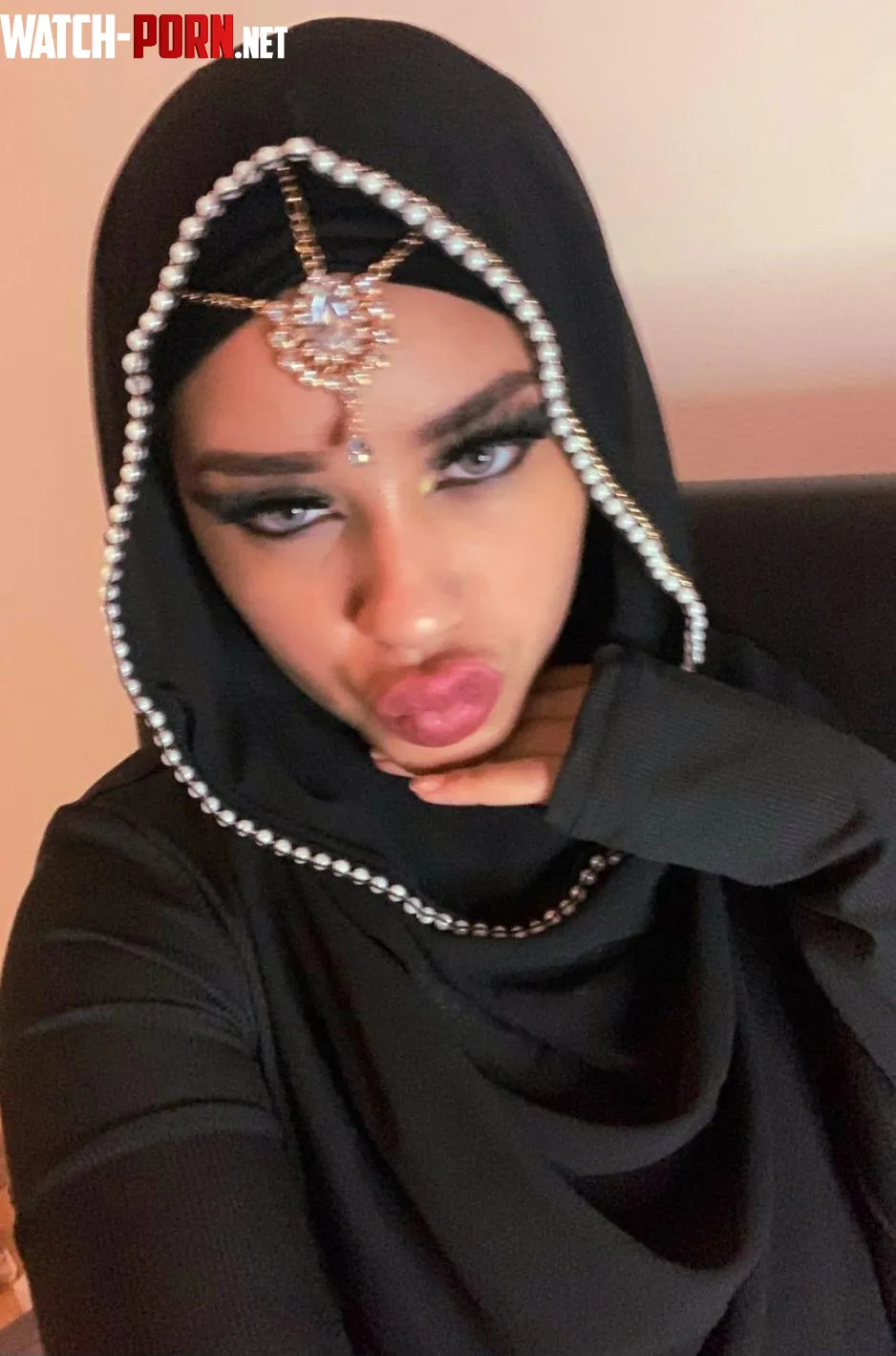 Hi  I have finally 18yo Im the best Arab big lips bimbo of the Web by Princess_Riyanna_off