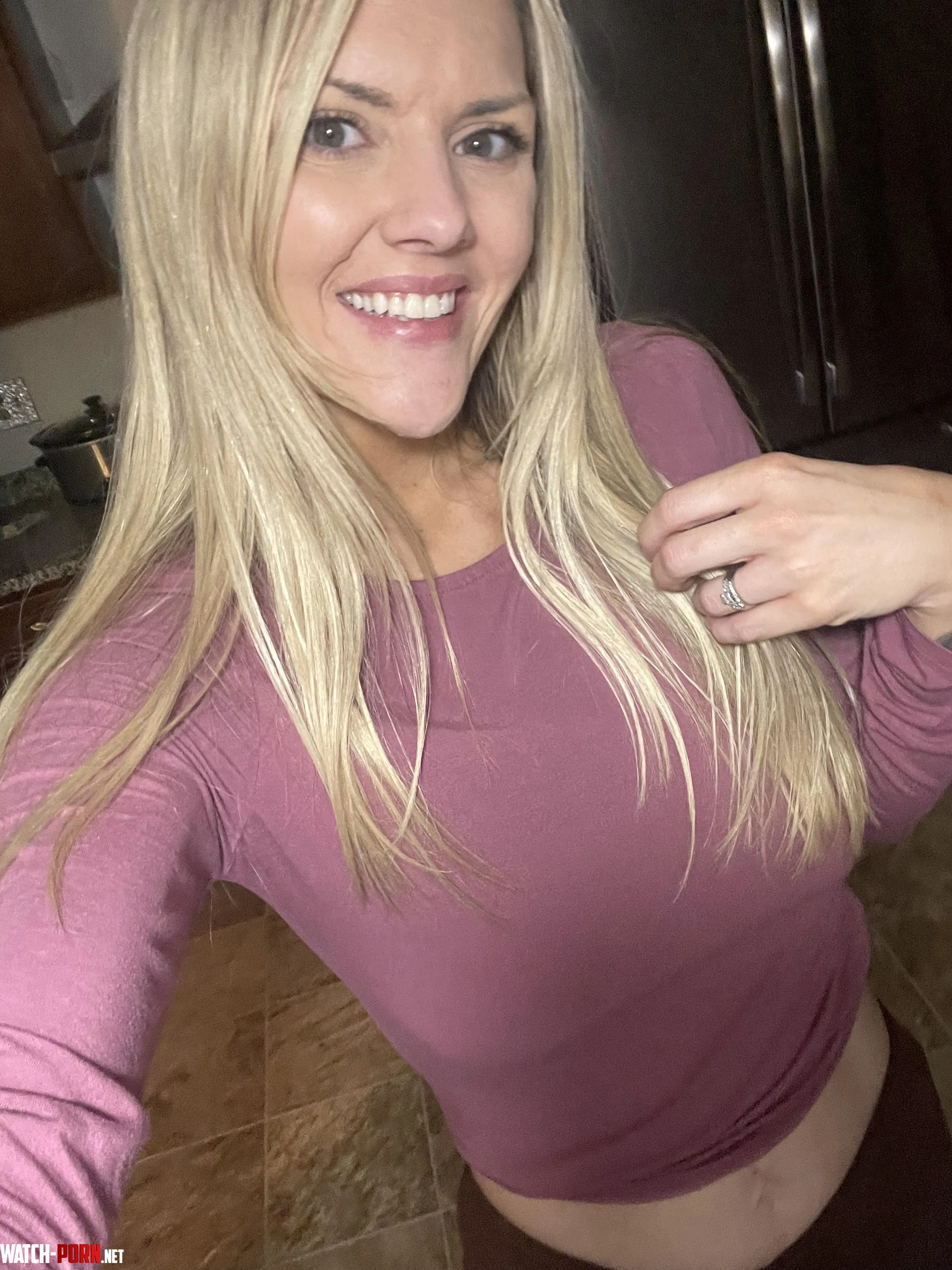 The natural housewife next door  by MmmHayleyyy