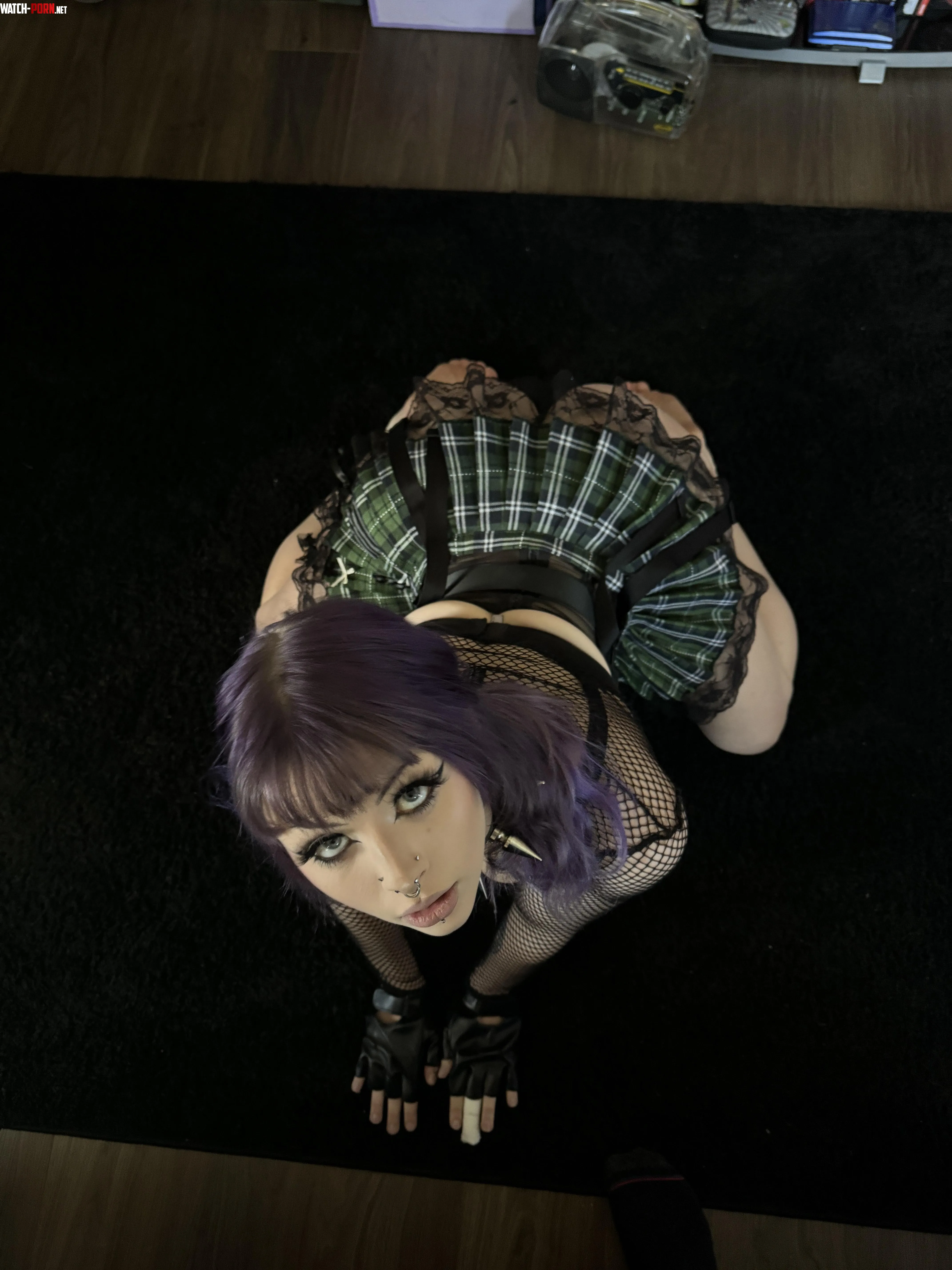 on my knees is my favorite position by violenthomie