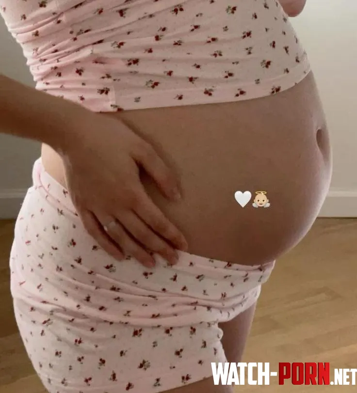 Hi come to my chat to talk about my pregnancy and how hot it makes me  by Feeling-C9490