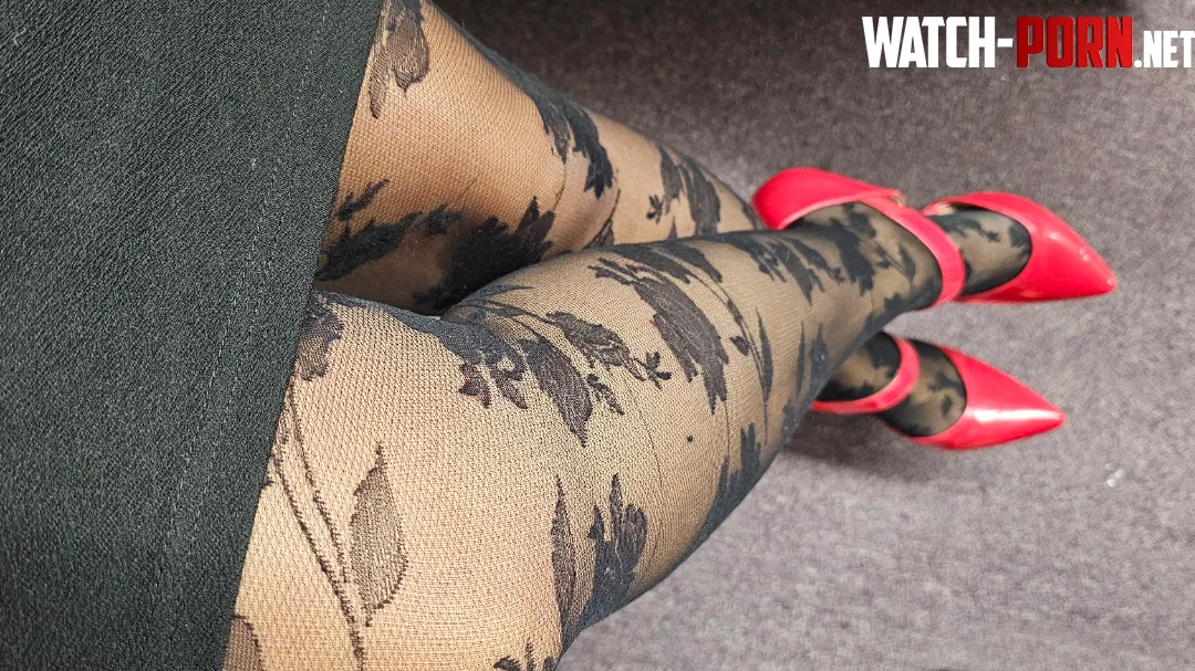 Patterned pantyhose are the best by sweetfeet8481
