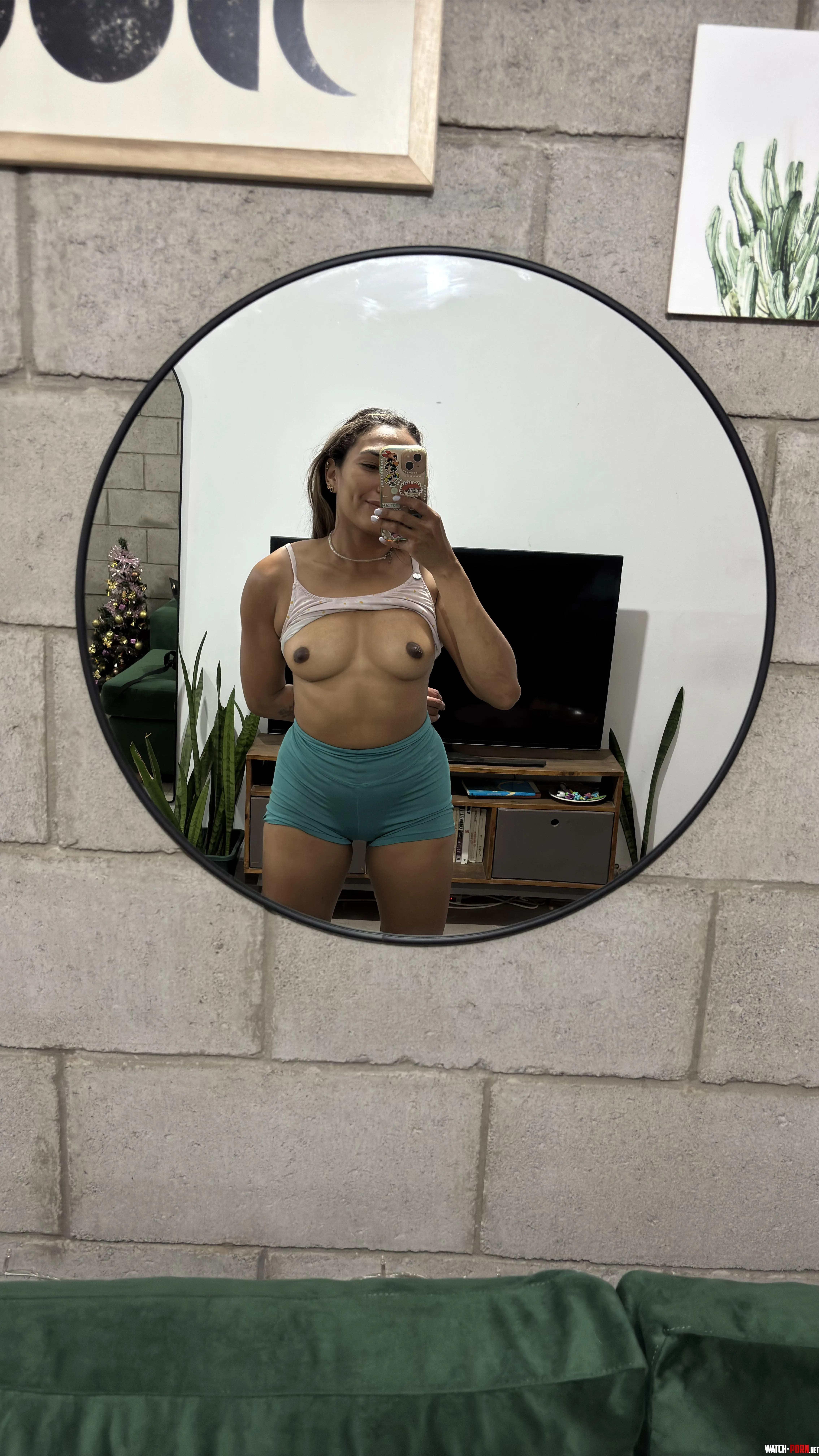My doubt when I see myself in the mirror I should operate them by missbolivar