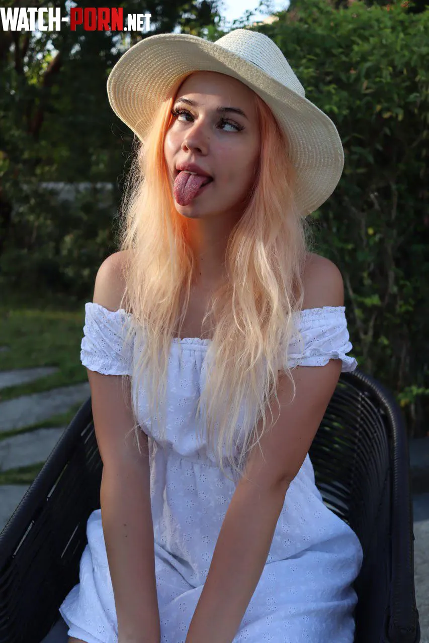 Cum all over my face please by CharmingMistress