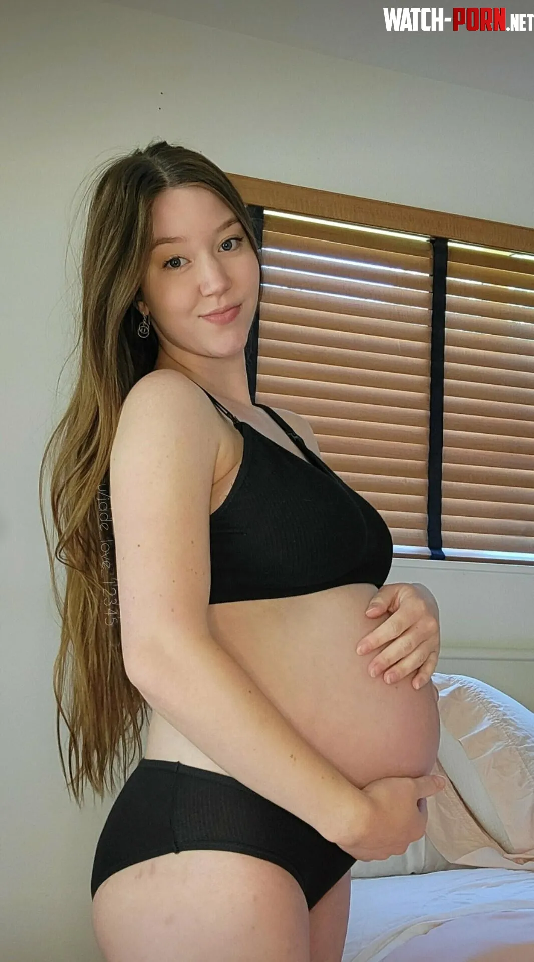 9 months pregnant and feeling huge  by jade_love_12345