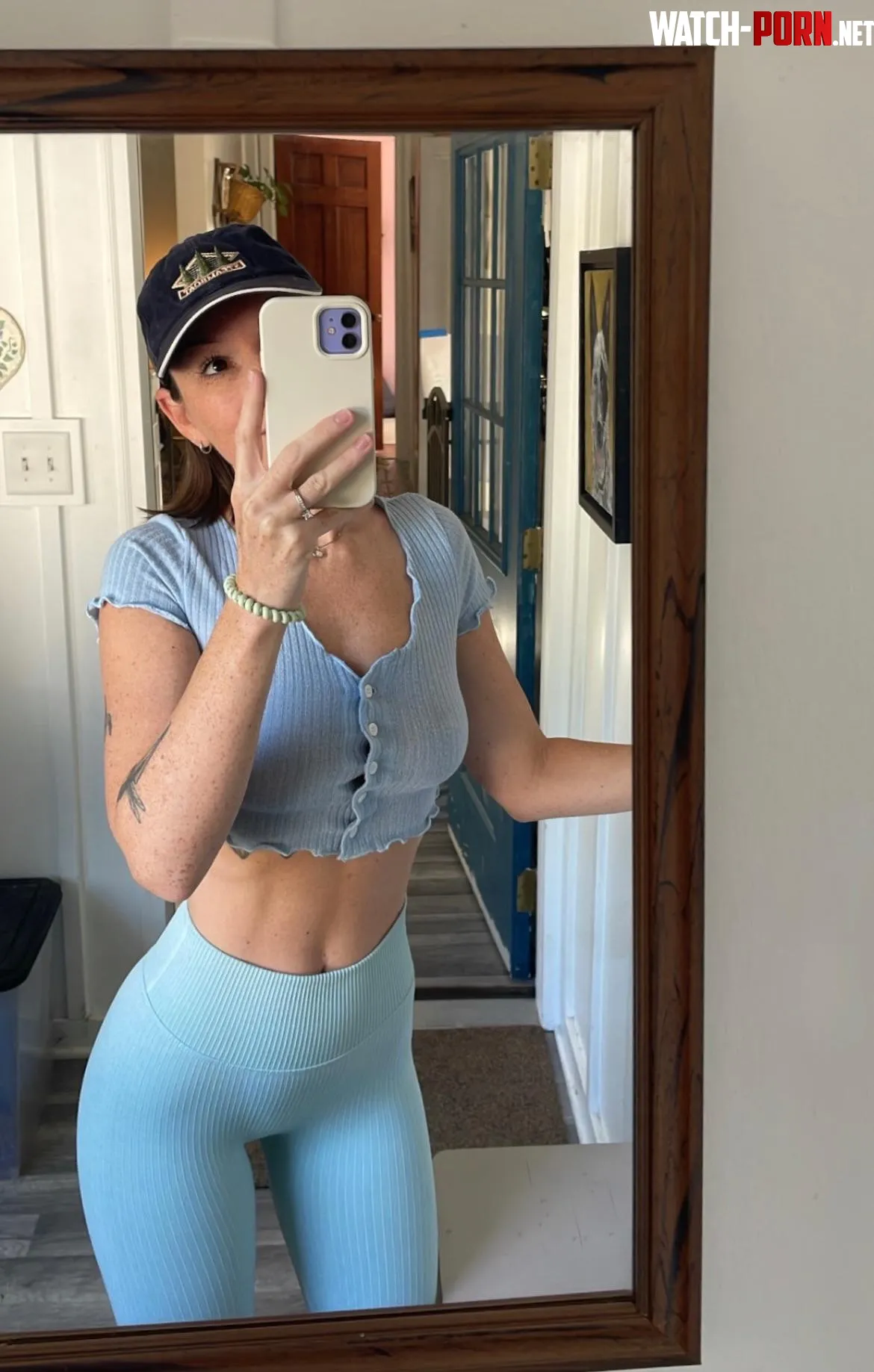 Feeling cute in this crop by Mastervixennnn