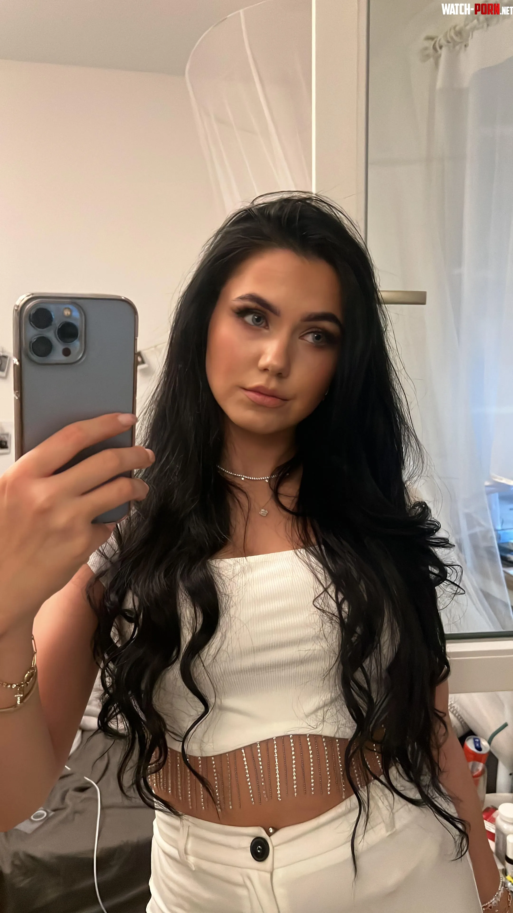 You are now seeing the reflection of your future gf  by ElenaxBabe