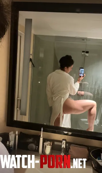 can I send you post shower selfies by glamgoddess18