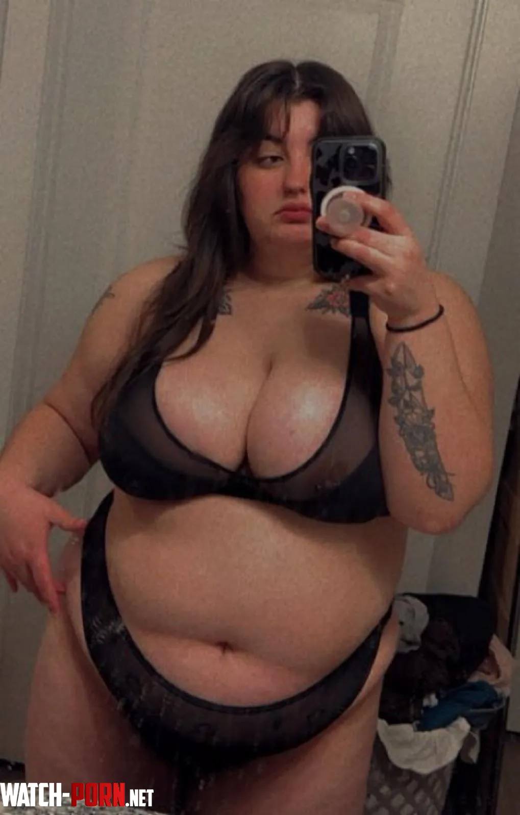 Curves like mine are hypnotic  by Jaydesmilkers
