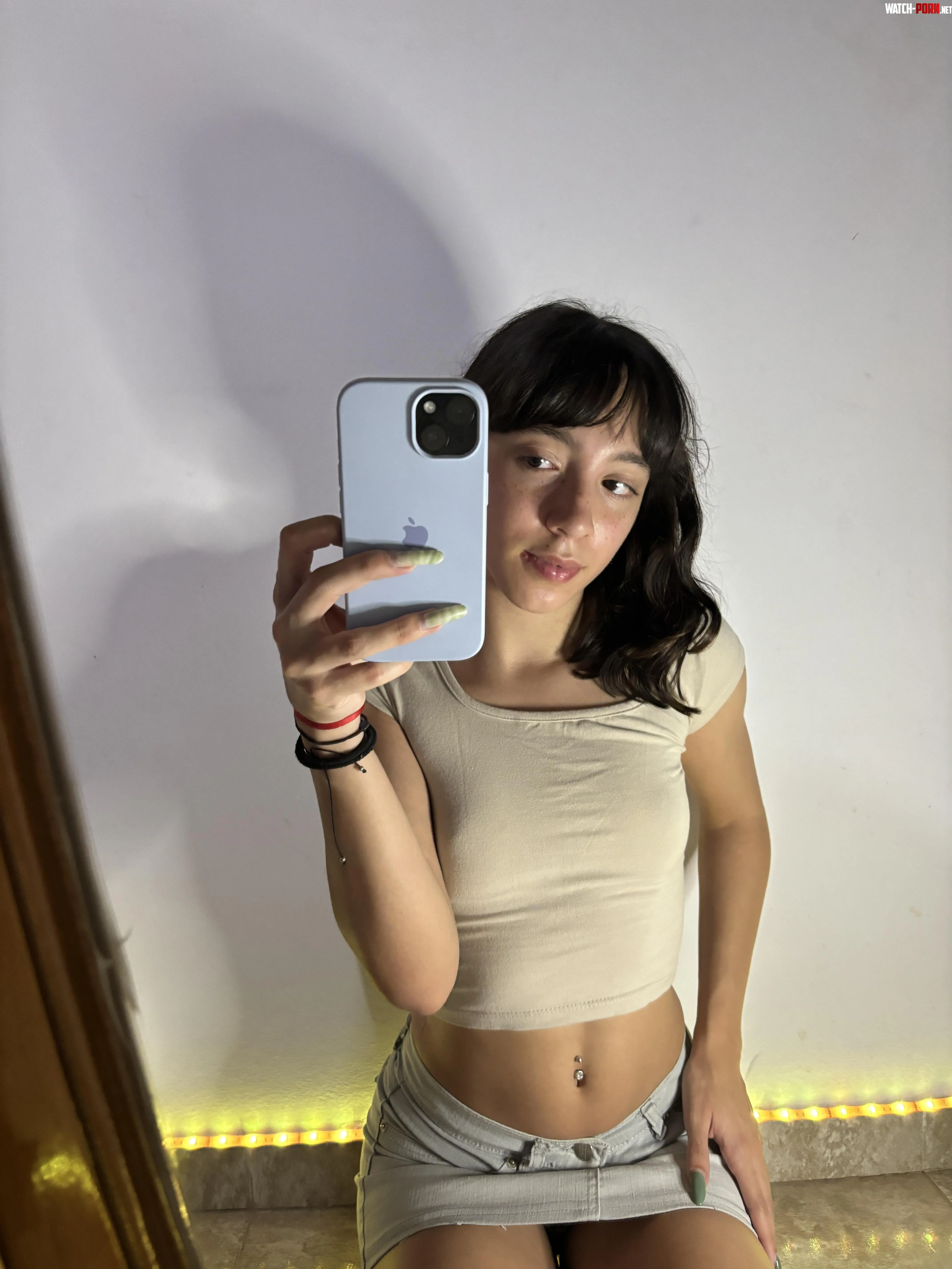 girls who wear croptops have 100 confidence  by gracieecherry