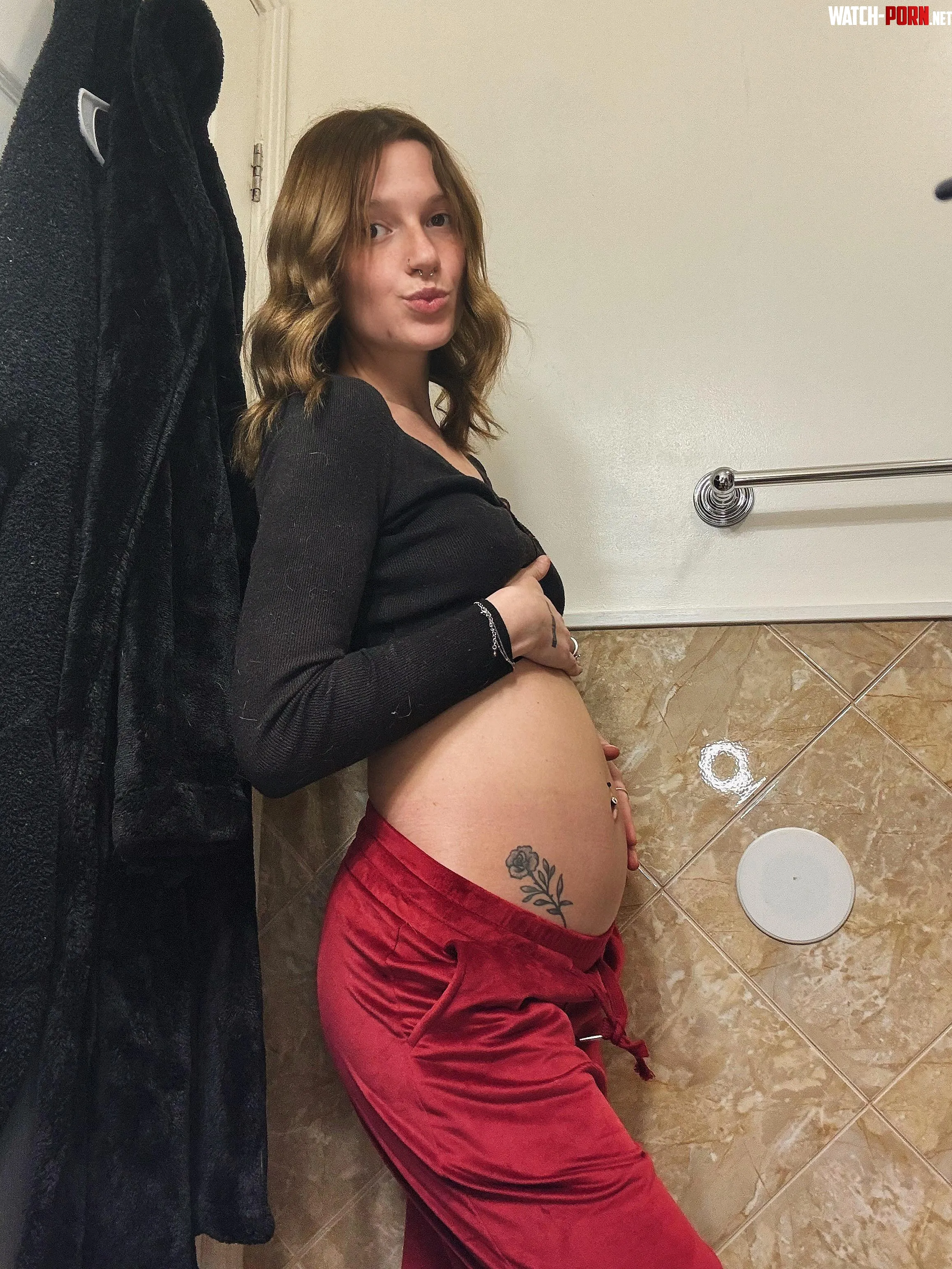 wanna see my preggo pussy get fucked   by BabyyBecss14