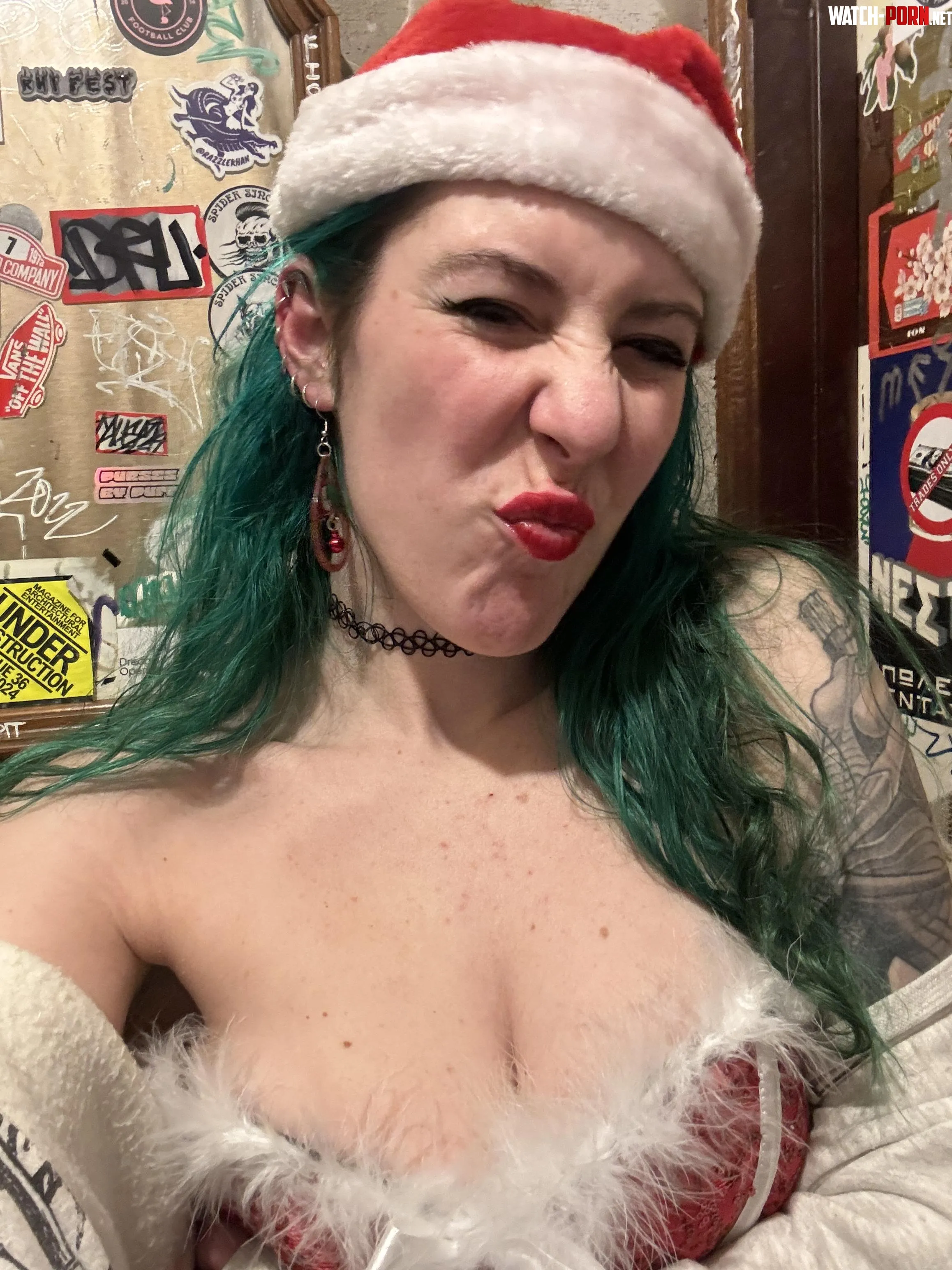 Cute Santa kisses by sirenskiss3