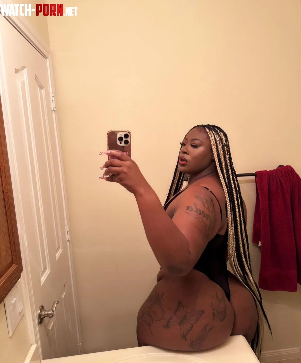 stroke for this sexy chocolate ass by GroundbreakingAd1784