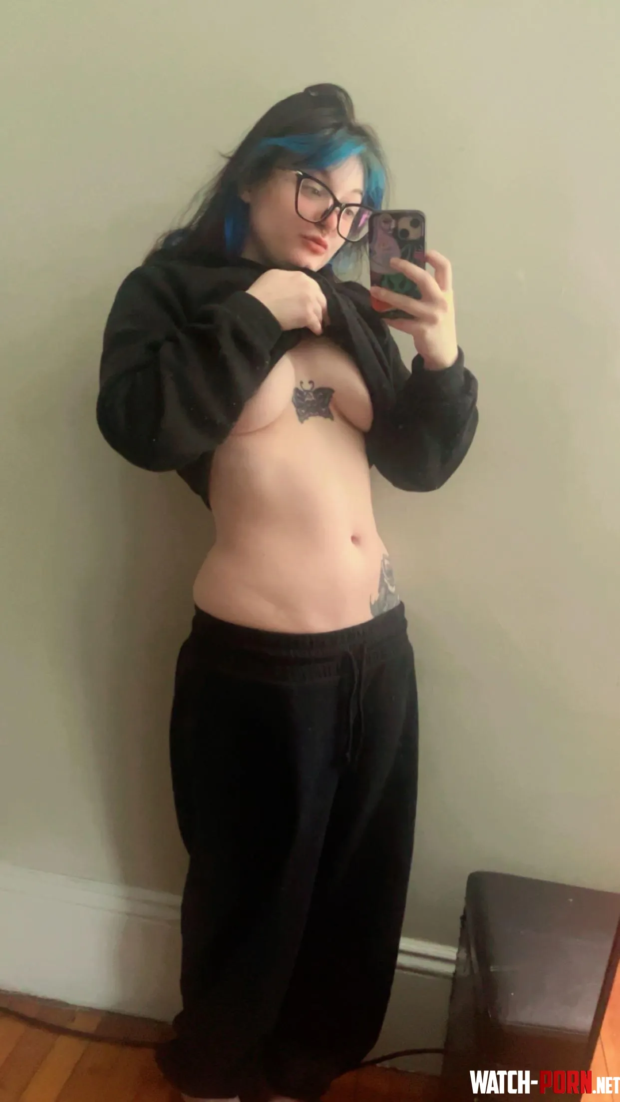 Teeny tiny  by Vvalentine-