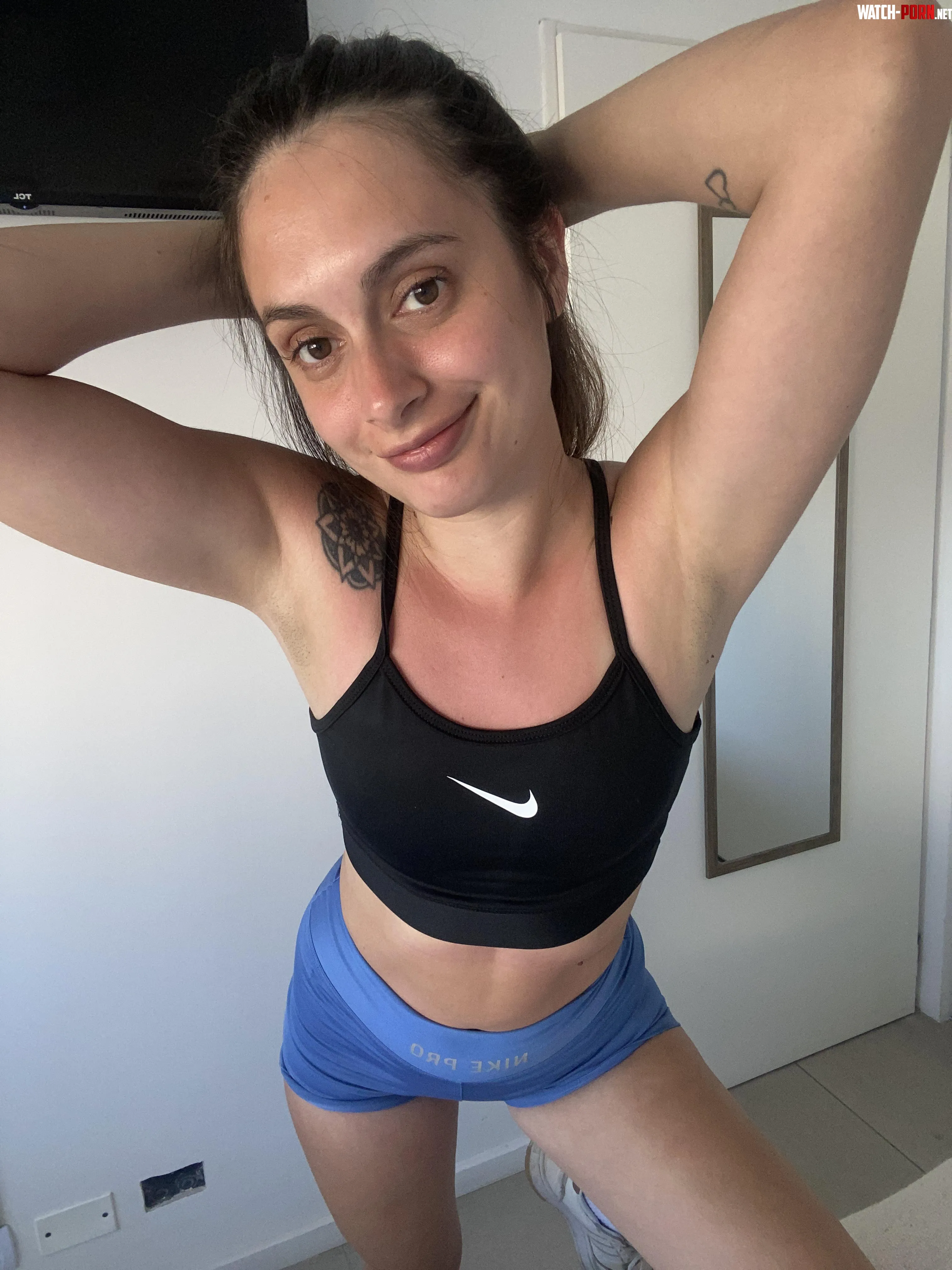 sweaty armpits   by julijulibb