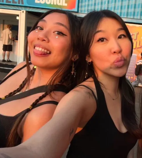 Thumbnail Left or Right: Your Preference? | clearem