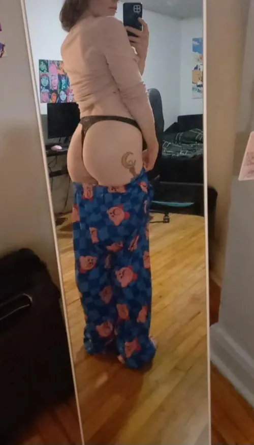 Thumbnail Morning Peek at My Mommy Ass | thong