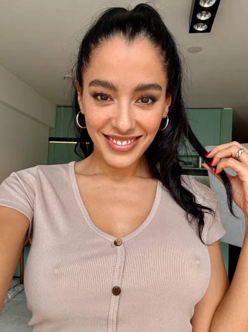 Thumbnail SweetAshXO's Pre-Supermarket Selfie: Braless and Beautiful