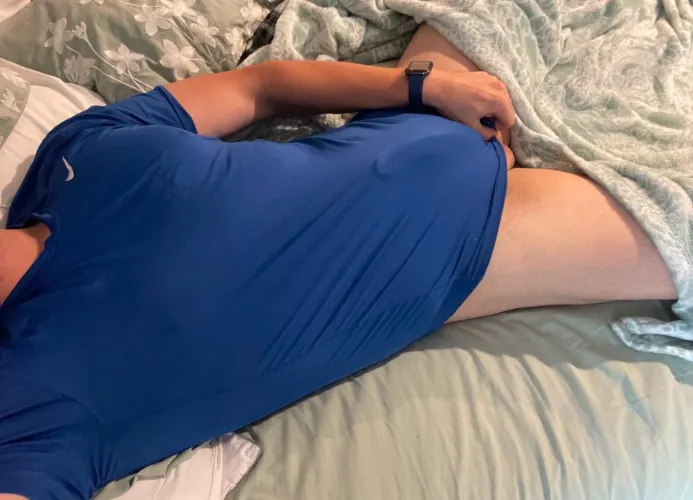 Thumbnail Unconventional Style: Exploring Shirt Bulges with cantsleepbrowsing