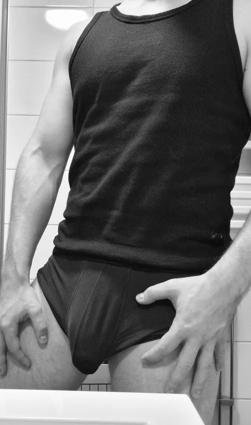 Thumbnail Festive Bulge Display: Impressive-surprise_'s NYE Vibe | Bulges
