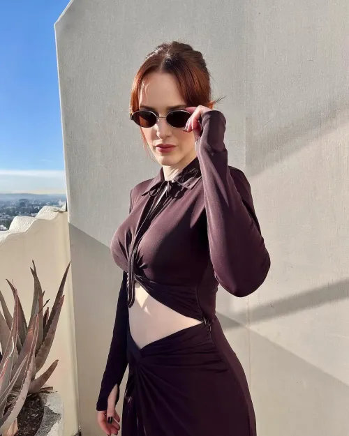 Thumbnail AquatardLMD's Favorite Journalist from the Daily Planet in 2busty2hide