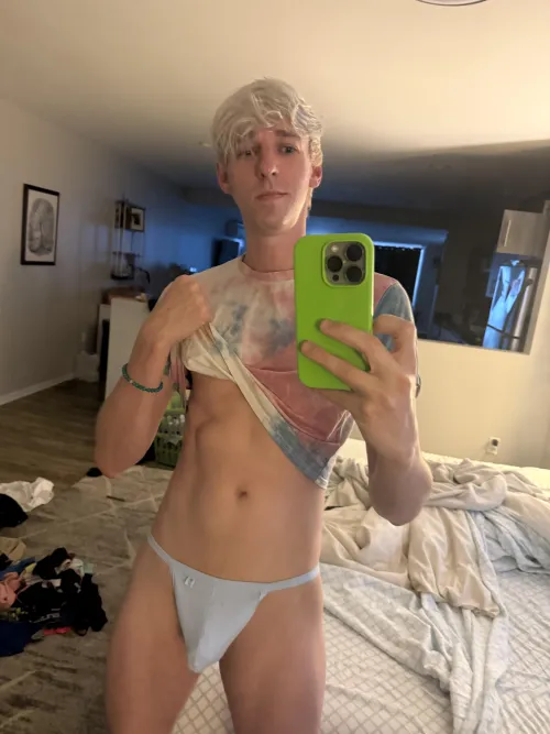 Thumbnail Little yet Mighty: A Look into jettpeach's Experience at 27