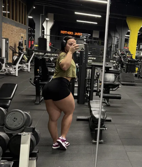 Thumbnail Gym Crush Confessions: quadsqueen's Fitness Journey | slutsofsnapchat
