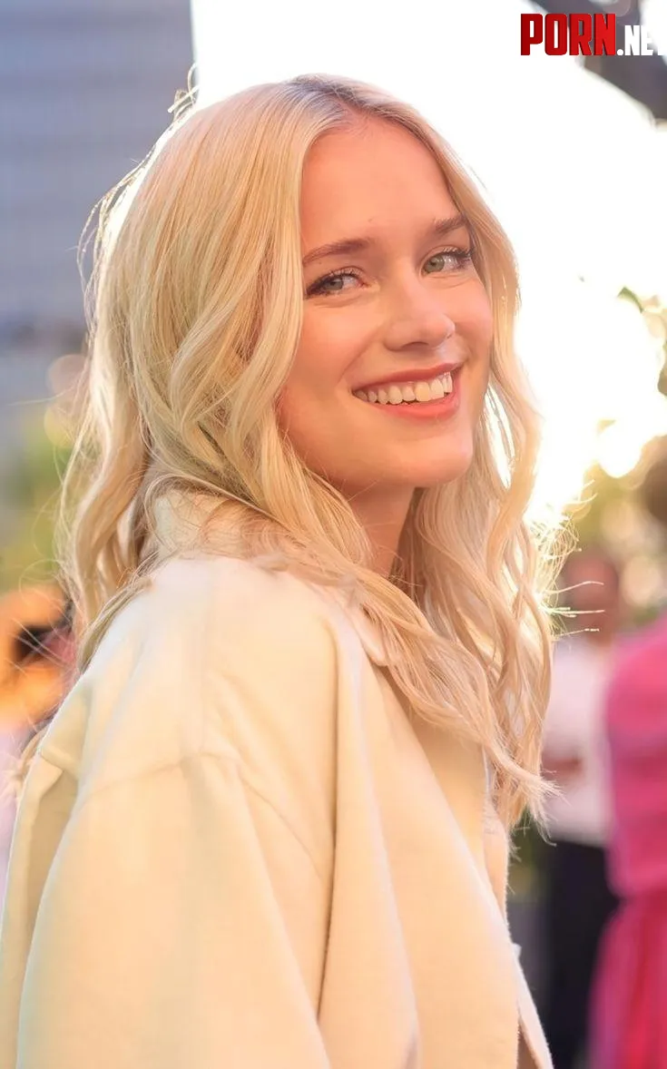 Elizabeth Lail by titspecialist_