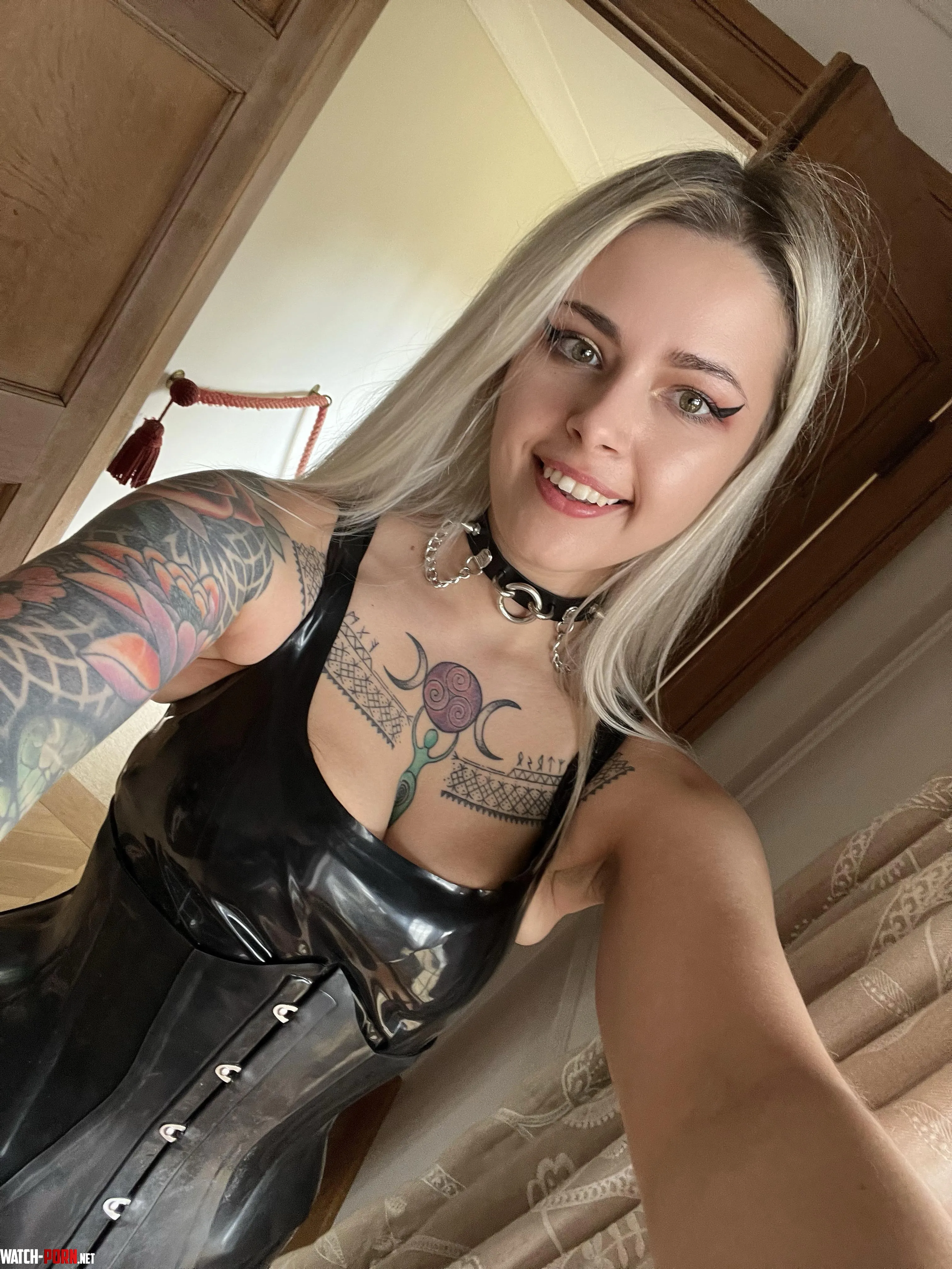 Just a shiny selfie by MistressMercyxoxalt
