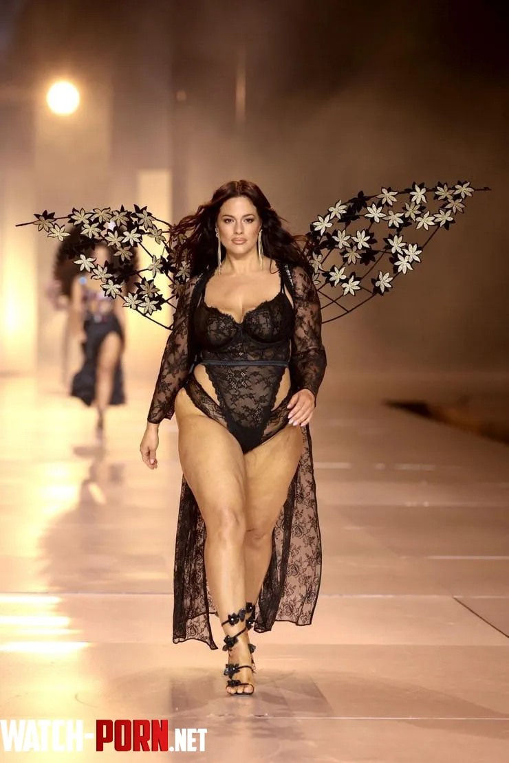 Ashley Graham  by 25john25