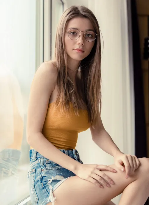 Thumbnail Sophistication in Glasses | Celebaddict143