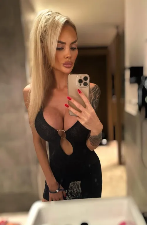 Thumbnail Unveil the Sensuality of a Party Girl with Thecumbitch69 | BimboFetish World