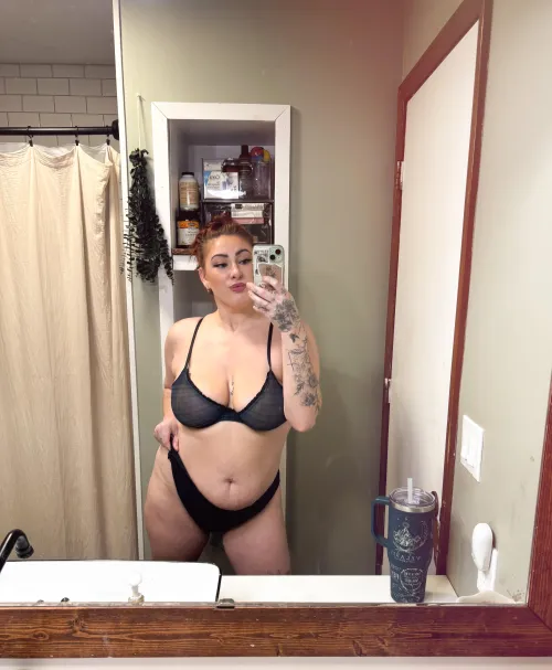 Thumbnail Starting 2025 with a Bang: FaeHousewife's Invitation | MILFs