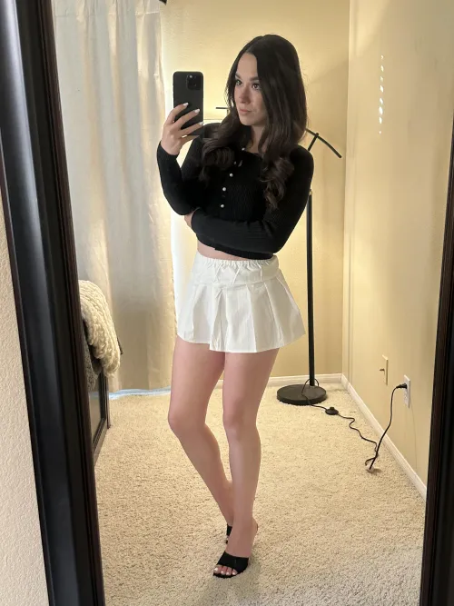 Thumbnail AlanaAraya Is Ready for a Day Out: Enjoy the Legs Category