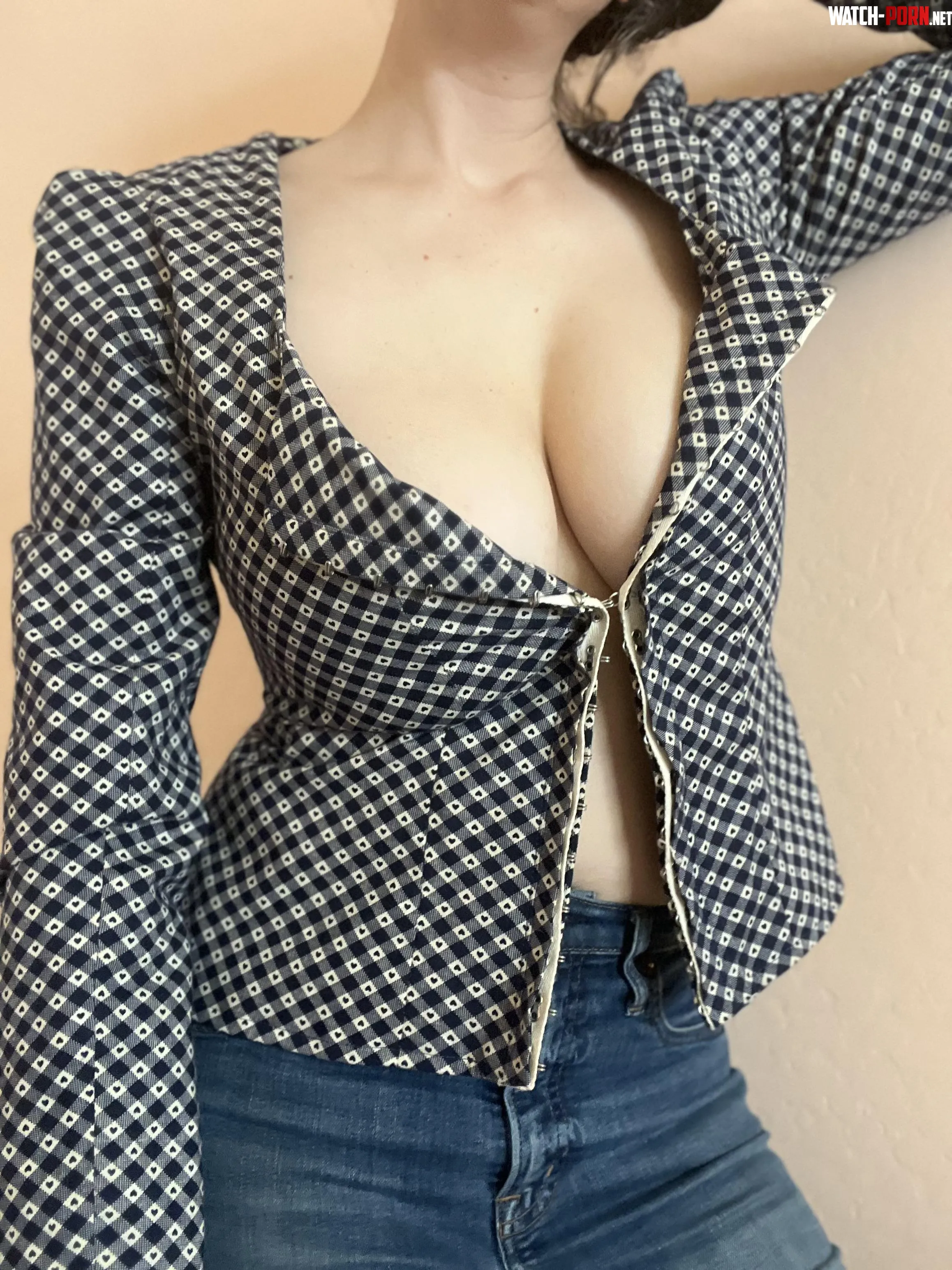 Ill zip it down but you can be a good boy and deal with the cleavage by weedysolo