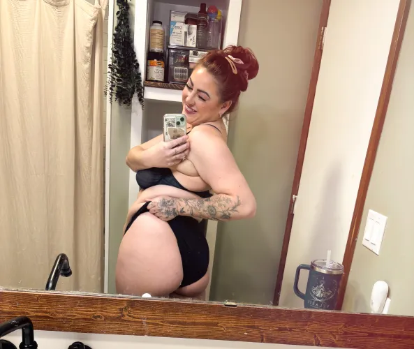 Thumbnail FaeHousewife Always Brings Cake to a Party in SexyButNotPorn