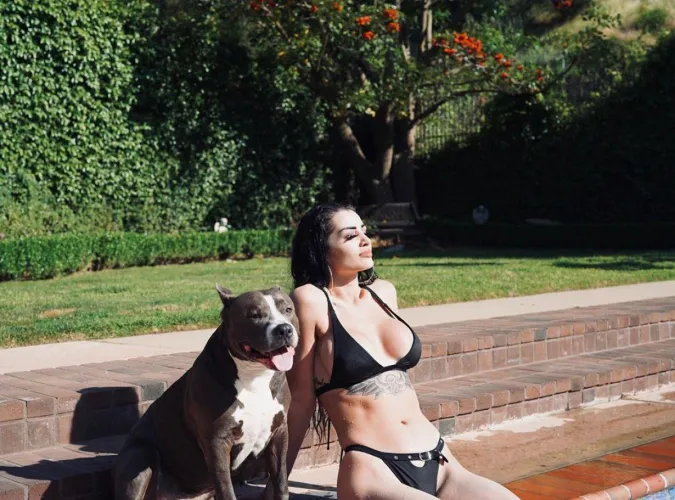Thumbnail Saraya Bevis in Stunning Bikinis