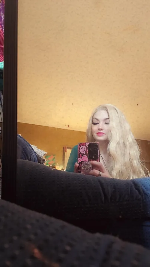 Thumbnail Celebrating the New Year with Mirror Selfies | naamsarc
